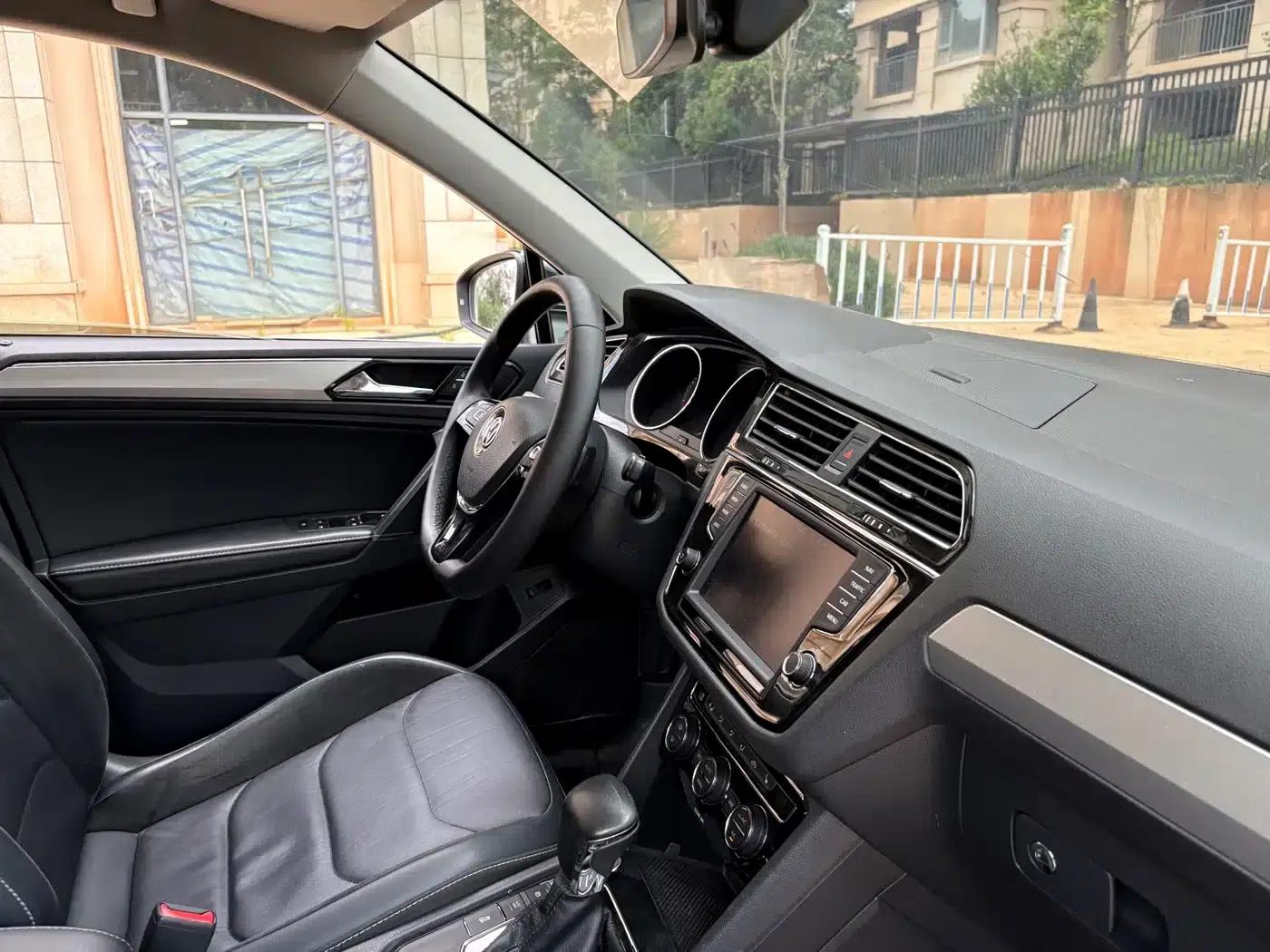 Tiguan L 2018 380TSI Automatic 4WD Luxury Edition — миниатюра 8