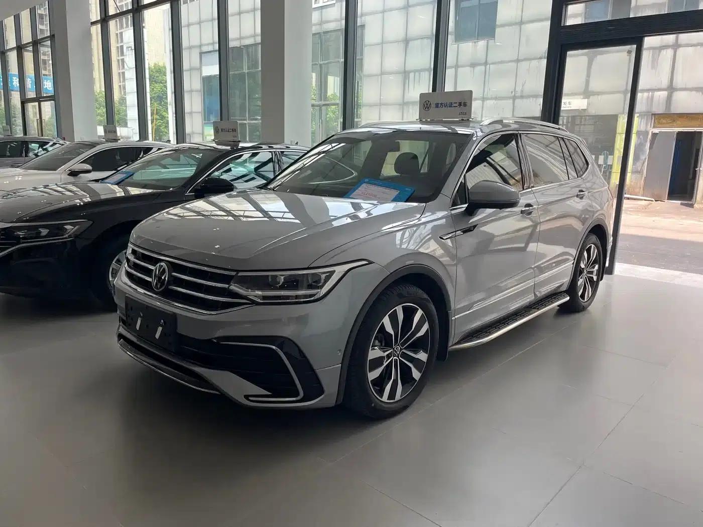 Tiguan L 2022 330TSI Automatic 2WD R-Line Premium Edition — миниатюра 1