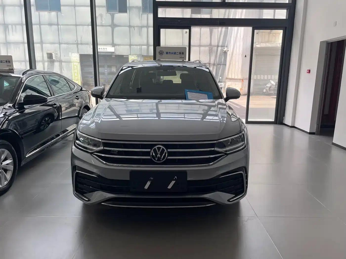 Tiguan L 2022 330TSI Automatic 2WD R-Line Premium Edition — миниатюра 2