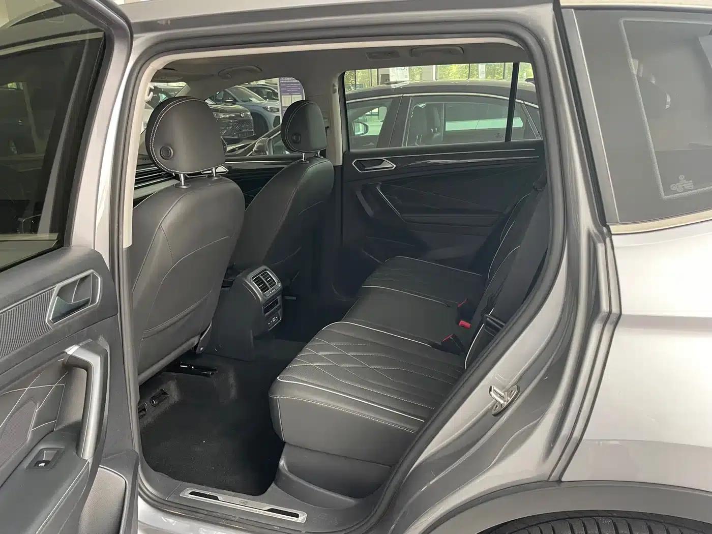 Tiguan L 2022 330TSI Automatic 2WD R-Line Premium Edition — миниатюра 6