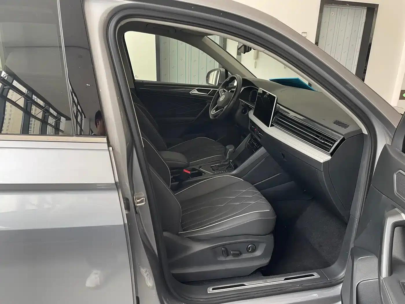 Tiguan L 2022 330TSI Automatic 2WD R-Line Premium Edition — миниатюра 7