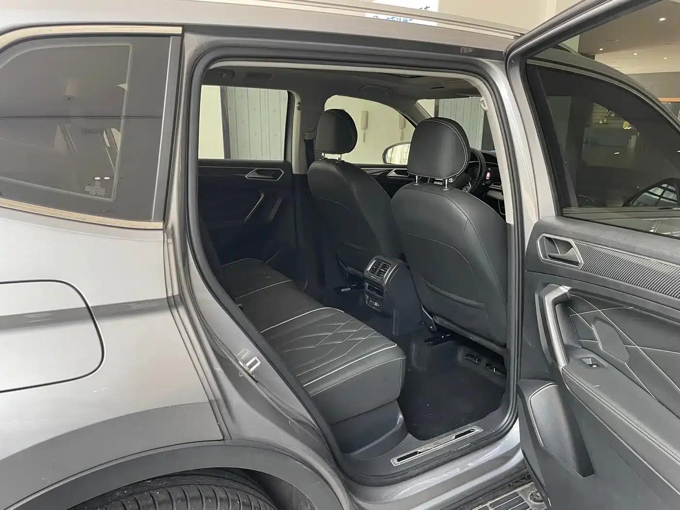 Tiguan L 2022 330TSI Automatic 2WD R-Line Premium Edition — миниатюра 8