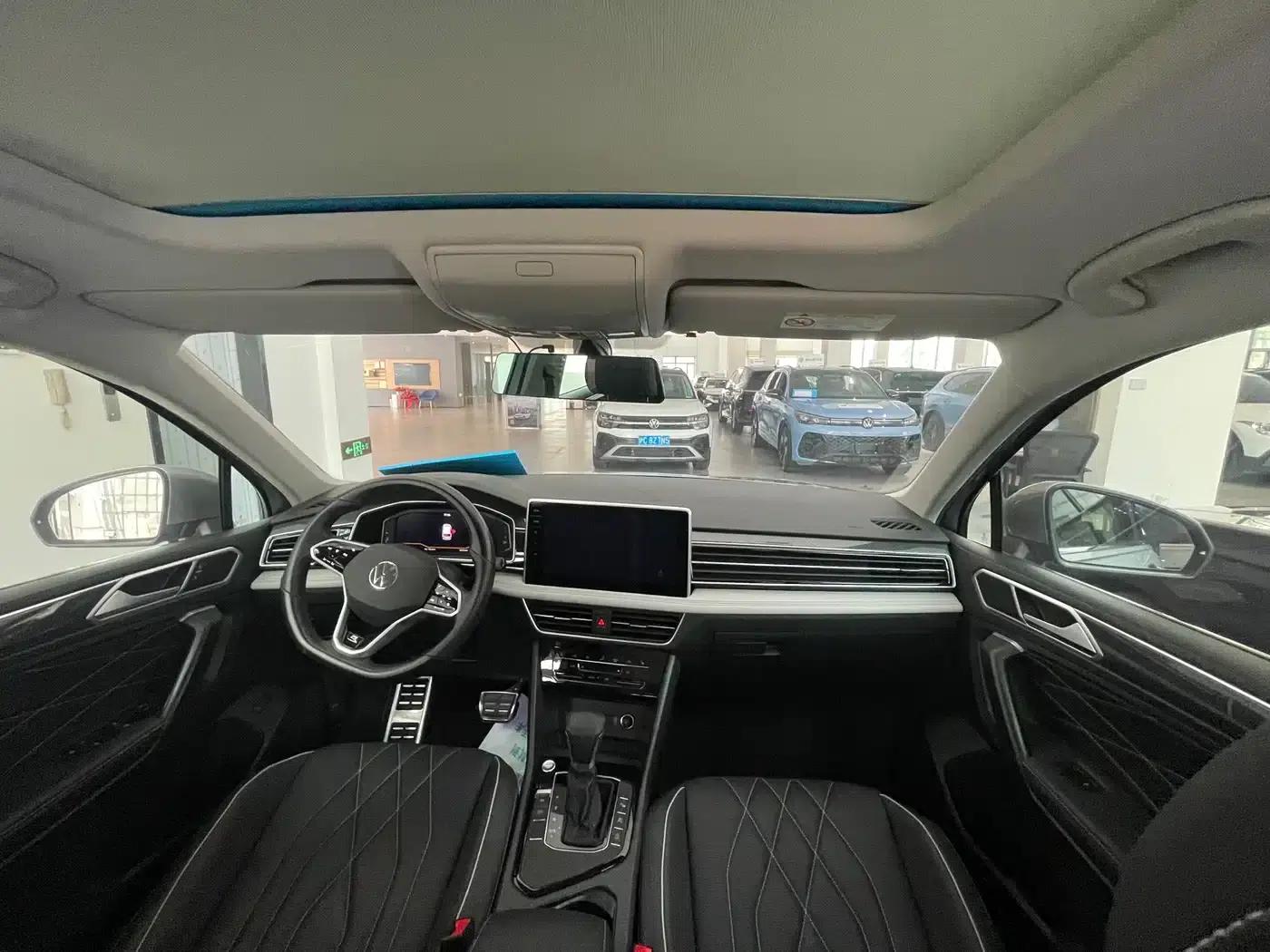 Tiguan L 2022 330TSI Automatic 2WD R-Line Premium Edition — миниатюра 9