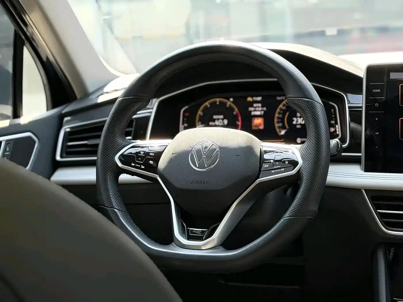 Tiguan L 2023 330TSI Automatic 2WD R-Line Premium Edition — миниатюра 8