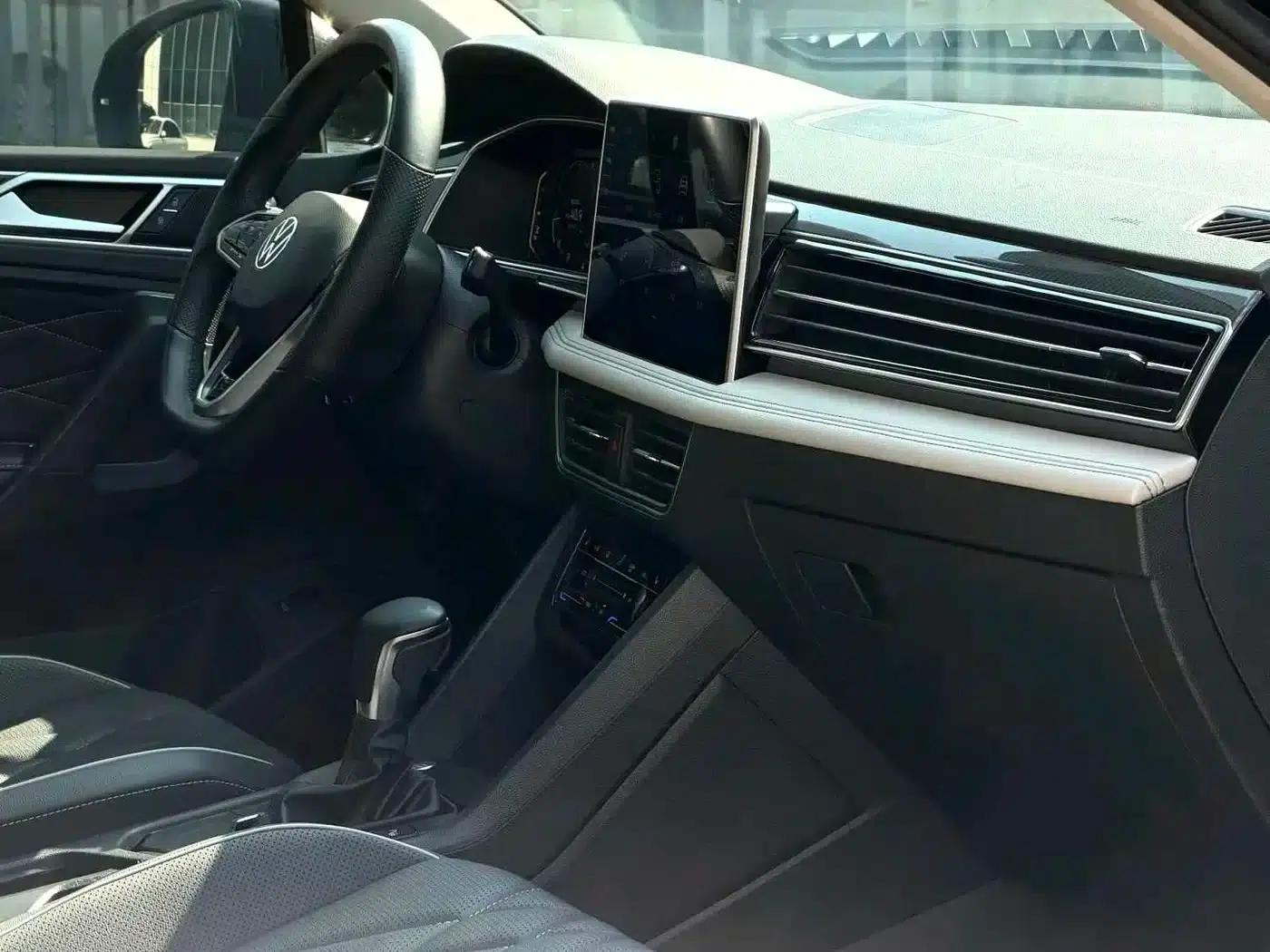 Tiguan L 2023 330TSI Automatic 2WD R-Line Premium Edition — миниатюра 9