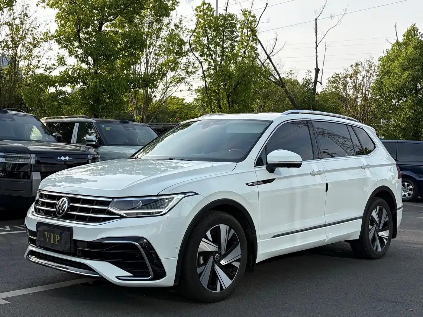 Tiguan L 2023 330TSI Automatic 2WD R-Line Premium Edition — миниатюра 1