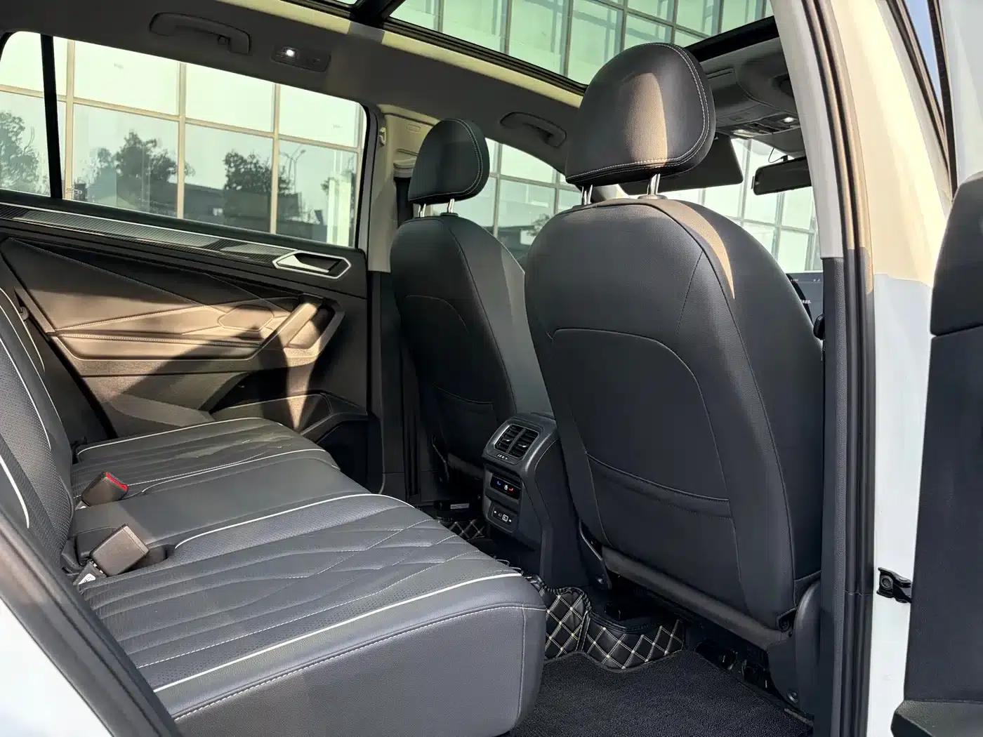 Tiguan L 2023 330TSI Automatic 2WD R-Line Premium Edition — миниатюра 11