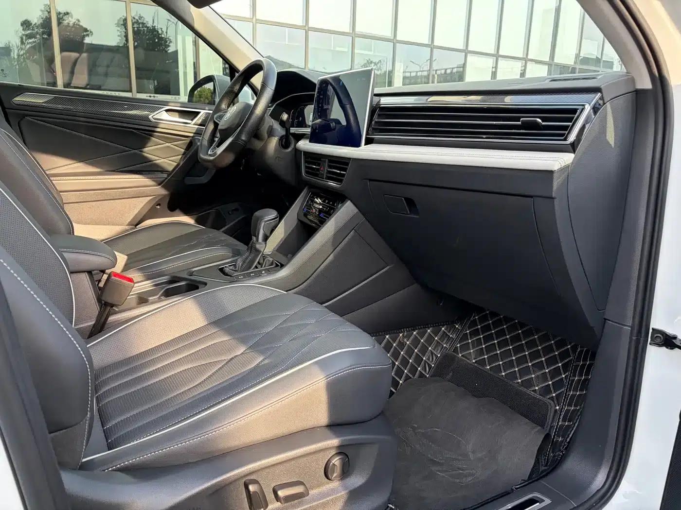 Tiguan L 2023 330TSI Automatic 2WD R-Line Premium Edition — миниатюра 13