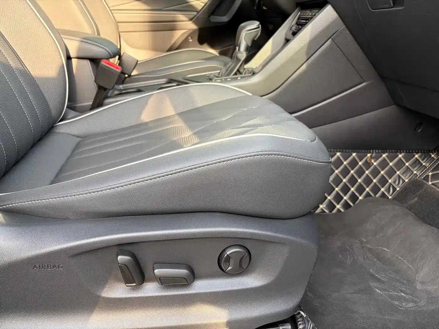 Tiguan L 2023 330TSI Automatic 2WD R-Line Premium Edition — миниатюра 15