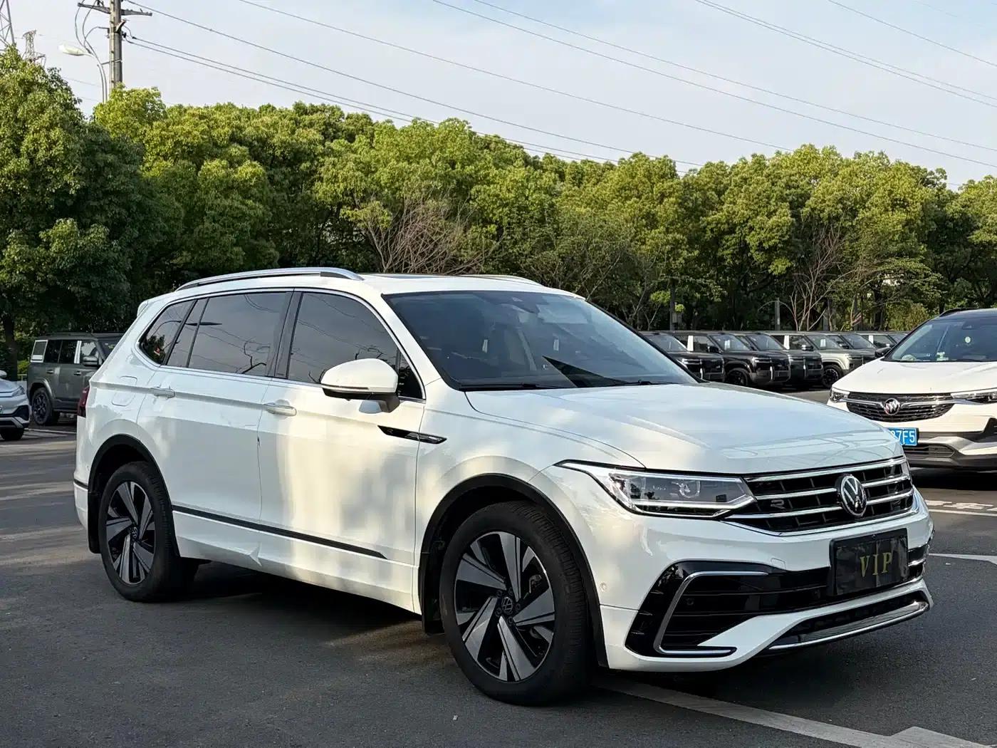 Tiguan L 2023 330TSI Automatic 2WD R-Line Premium Edition — миниатюра 3