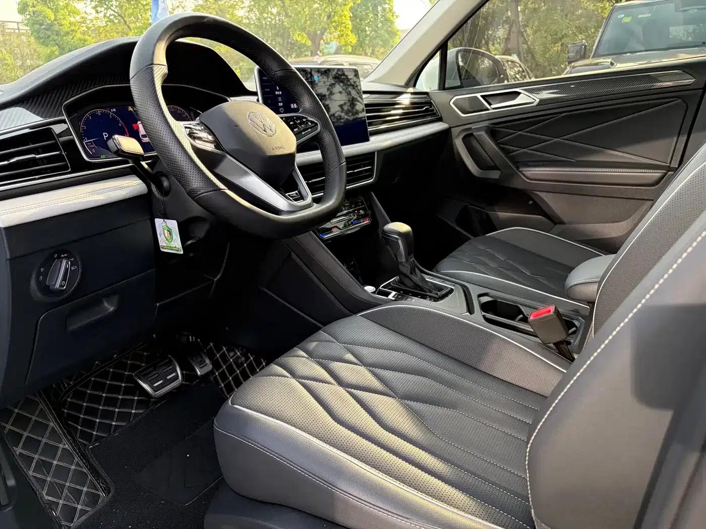 Tiguan L 2023 330TSI Automatic 2WD R-Line Premium Edition — миниатюра 4
