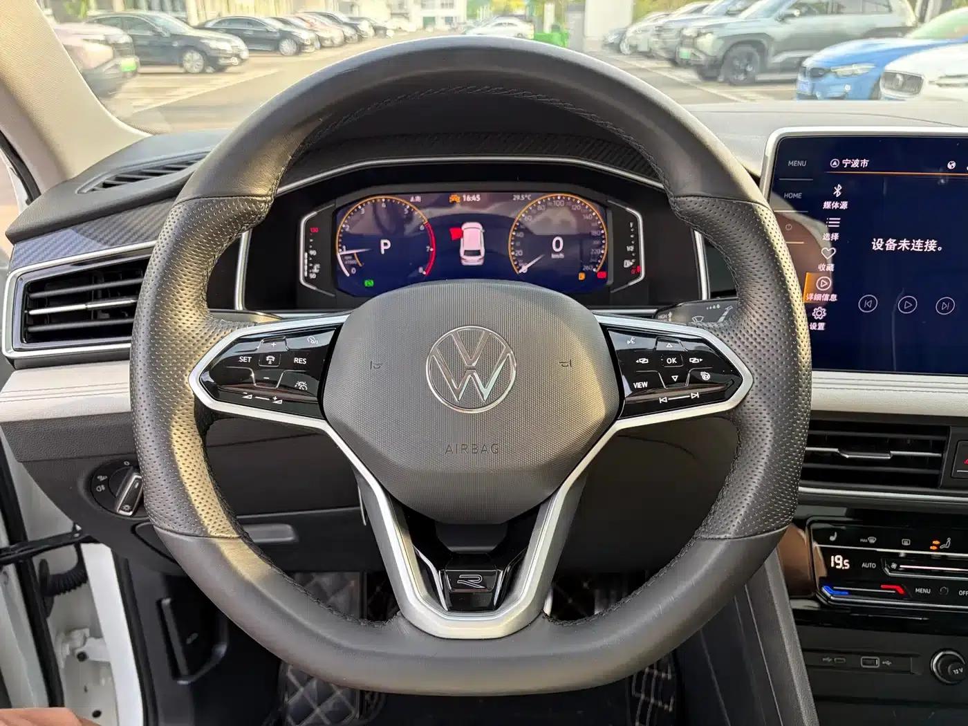 Tiguan L 2023 330TSI Automatic 2WD R-Line Premium Edition — миниатюра 5
