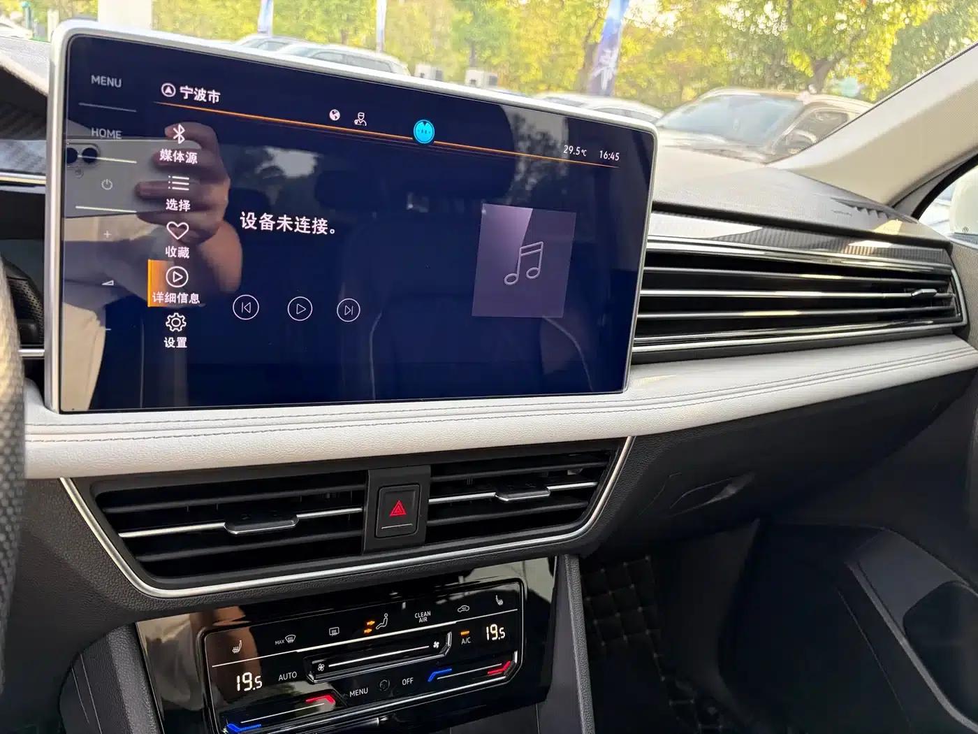 Tiguan L 2023 330TSI Automatic 2WD R-Line Premium Edition — миниатюра 6
