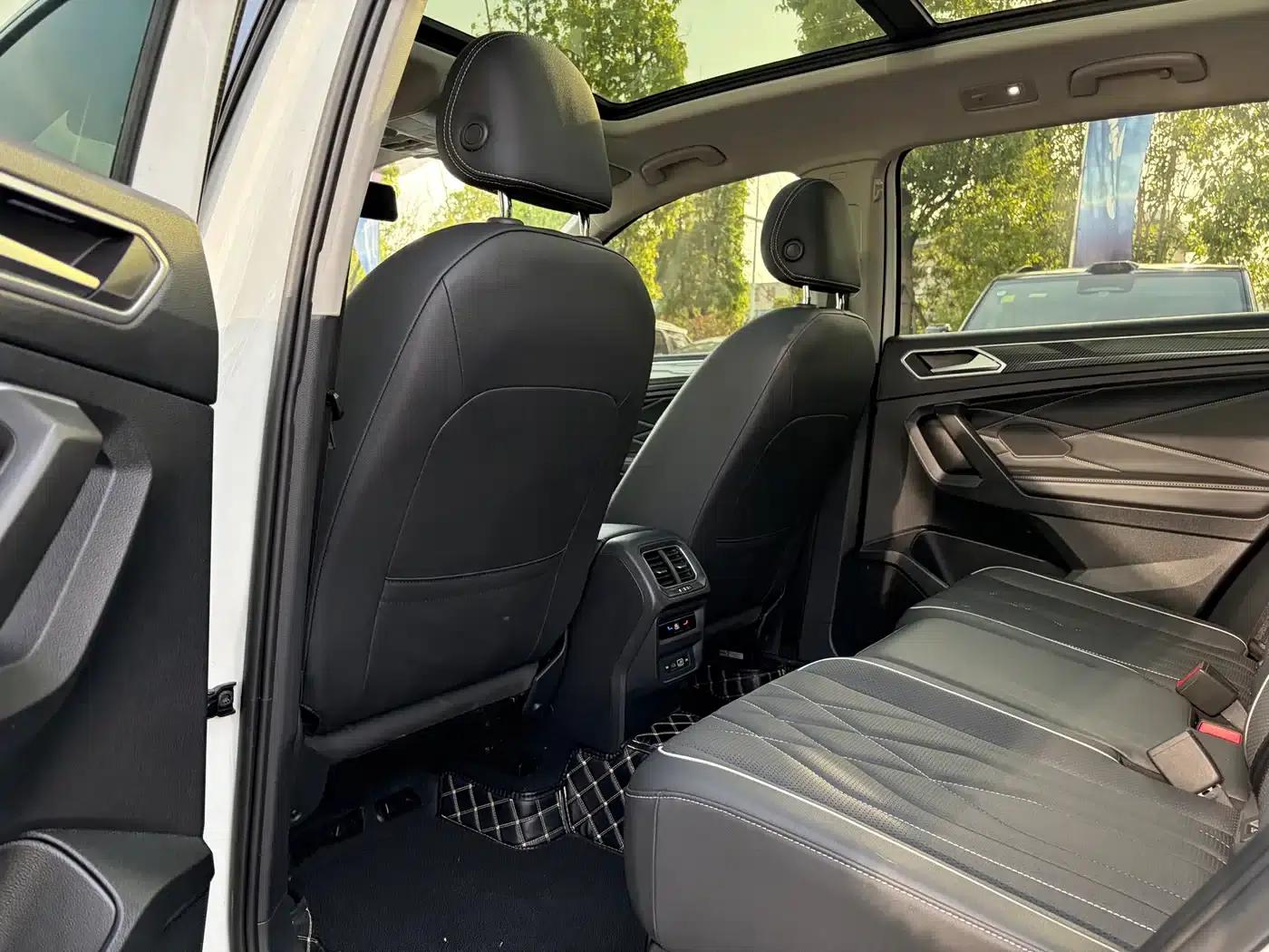 Tiguan L 2023 330TSI Automatic 2WD R-Line Premium Edition — миниатюра 8