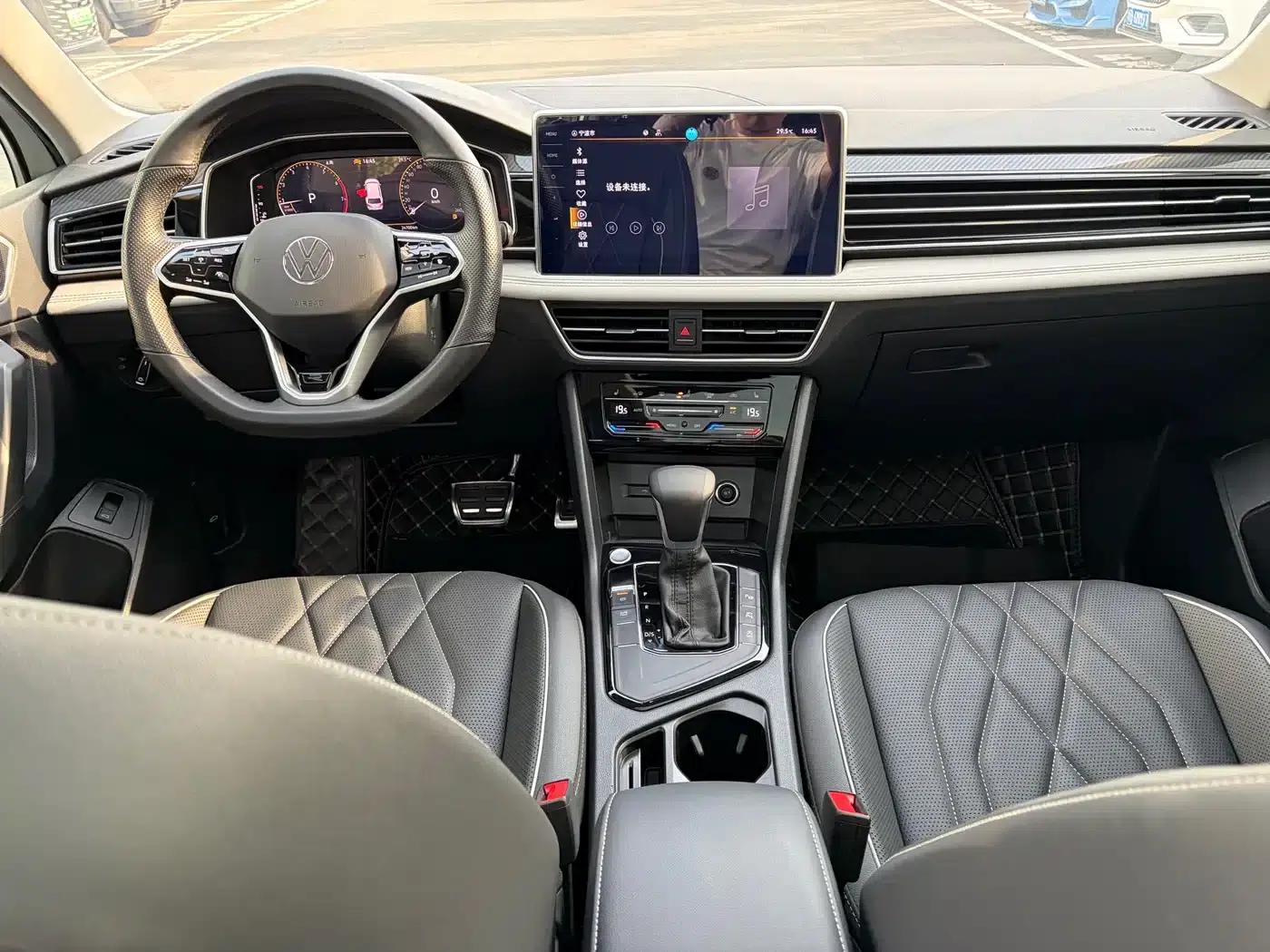 Tiguan L 2023 330TSI Automatic 2WD R-Line Premium Edition — миниатюра 9