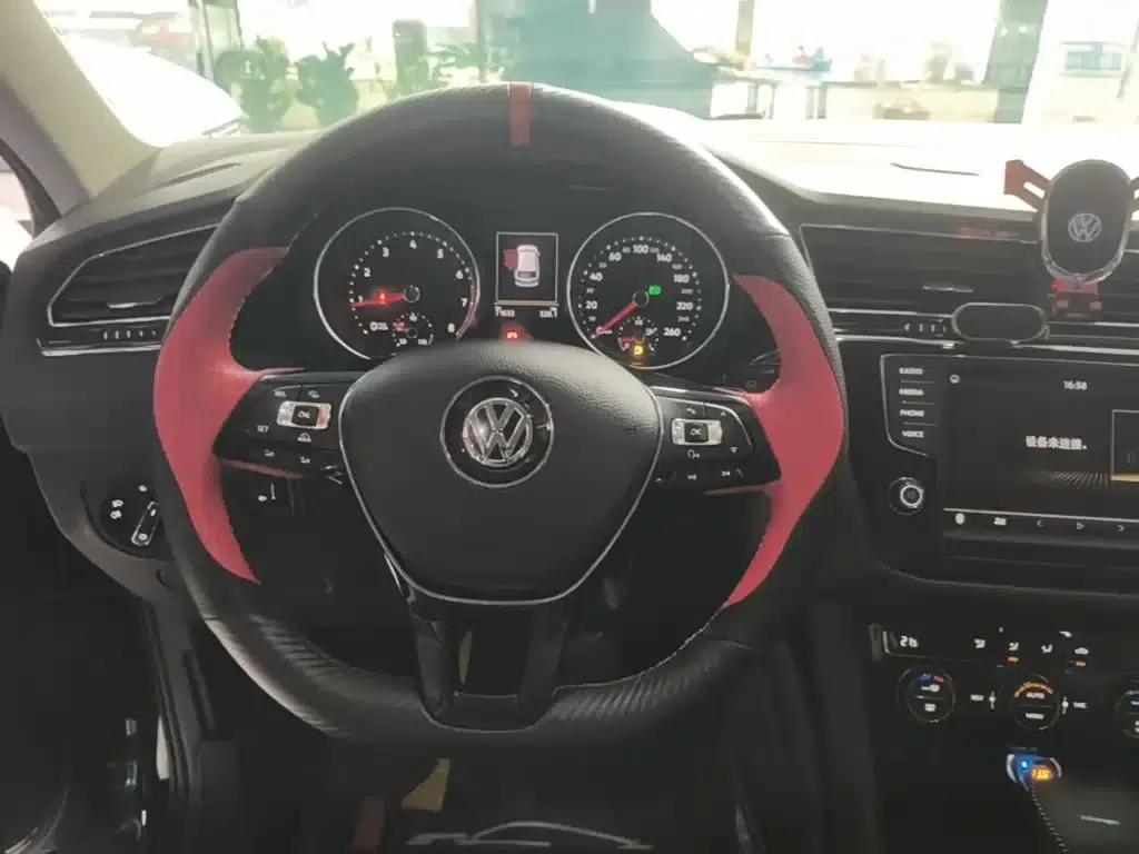 Tiguan L 2018 330TSI Automatic 2WD Comfort Edition — миниатюра 11