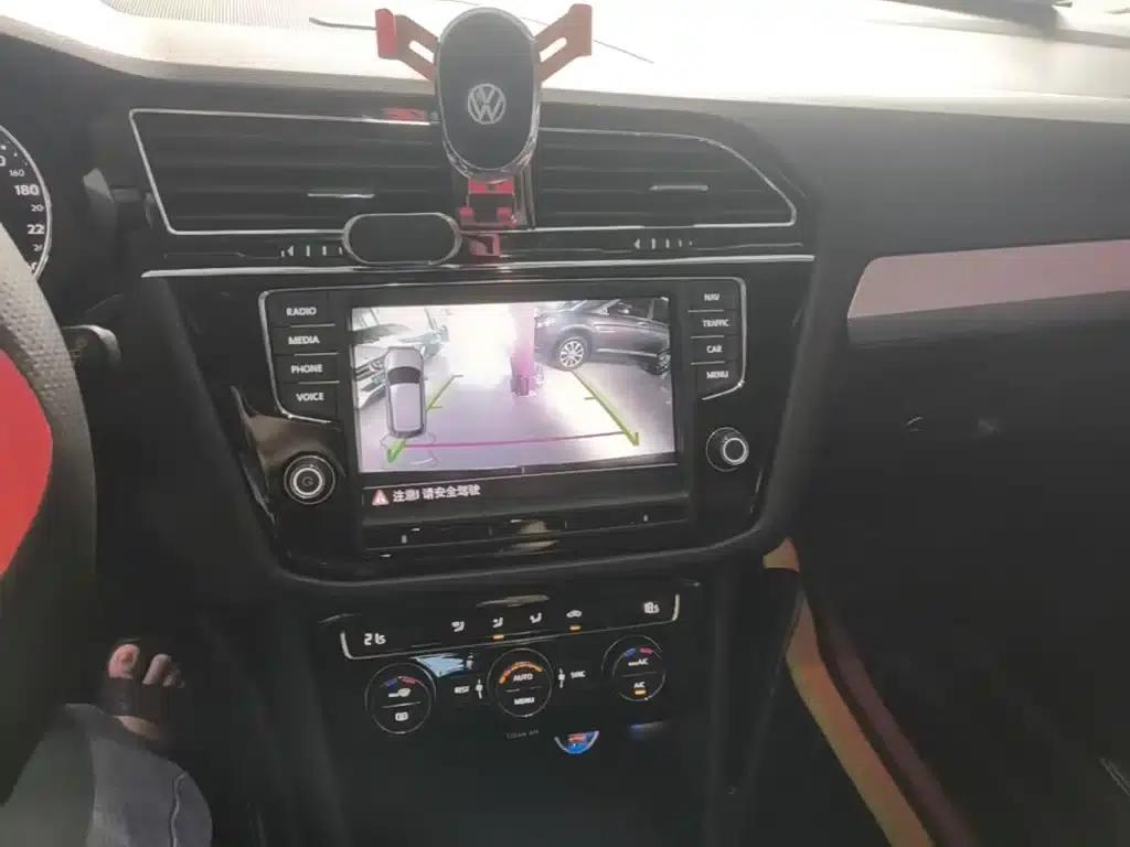 Tiguan L 2018 330TSI Automatic 2WD Comfort Edition — миниатюра 13