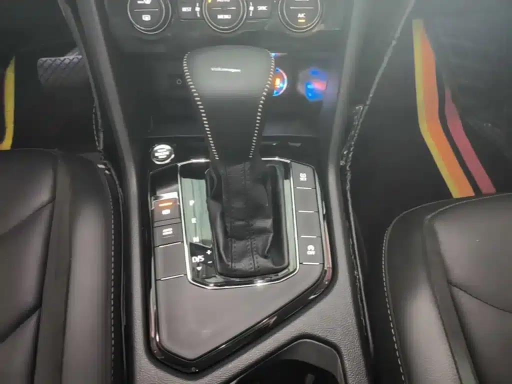 Tiguan L 2018 330TSI Automatic 2WD Comfort Edition — миниатюра 14
