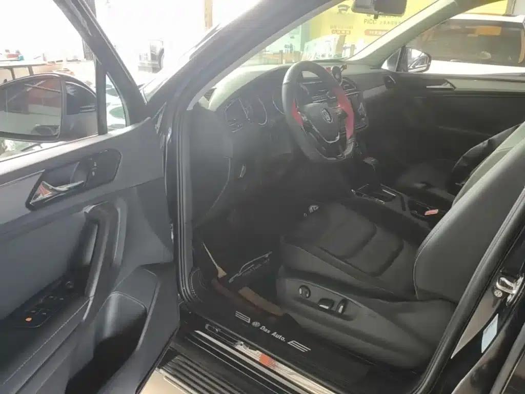 Tiguan L 2018 330TSI Automatic 2WD Comfort Edition — миниатюра 16