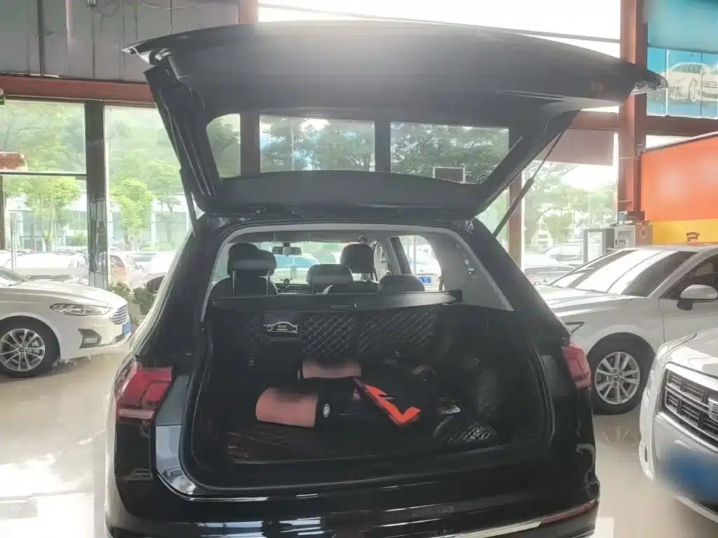 Tiguan L 2018 330TSI Automatic 2WD Comfort Edition — миниатюра 19