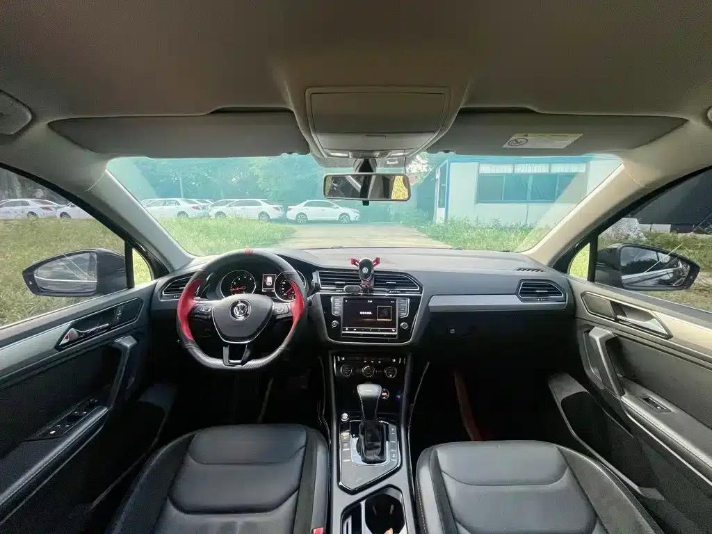 Tiguan L 2018 330TSI Automatic 2WD Comfort Edition — миниатюра 10