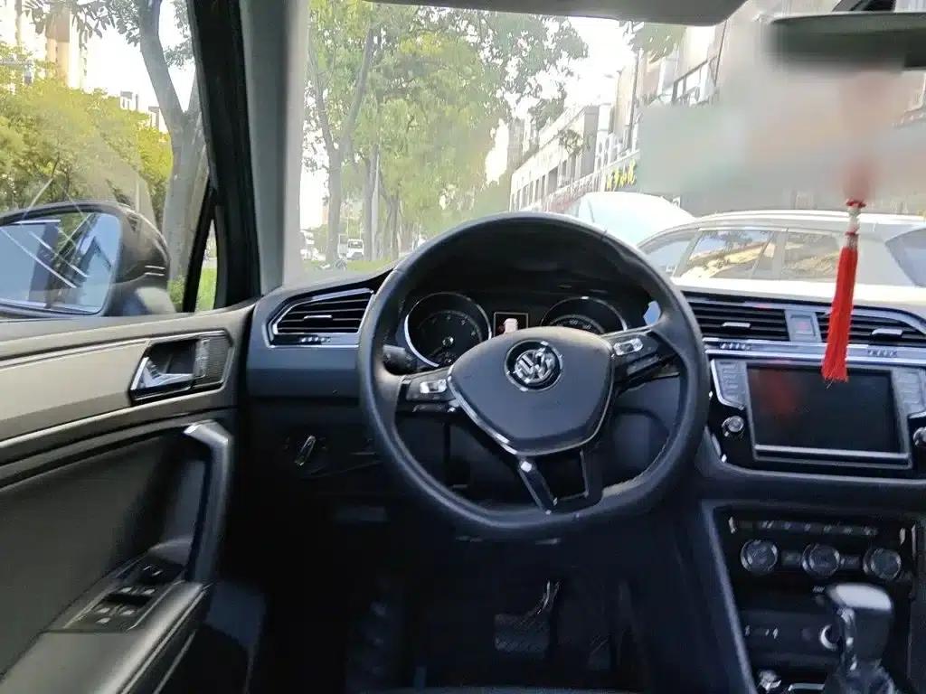 Tiguan L 2018 330TSI Automatic 2WD Luxury Edition — миниатюра 3