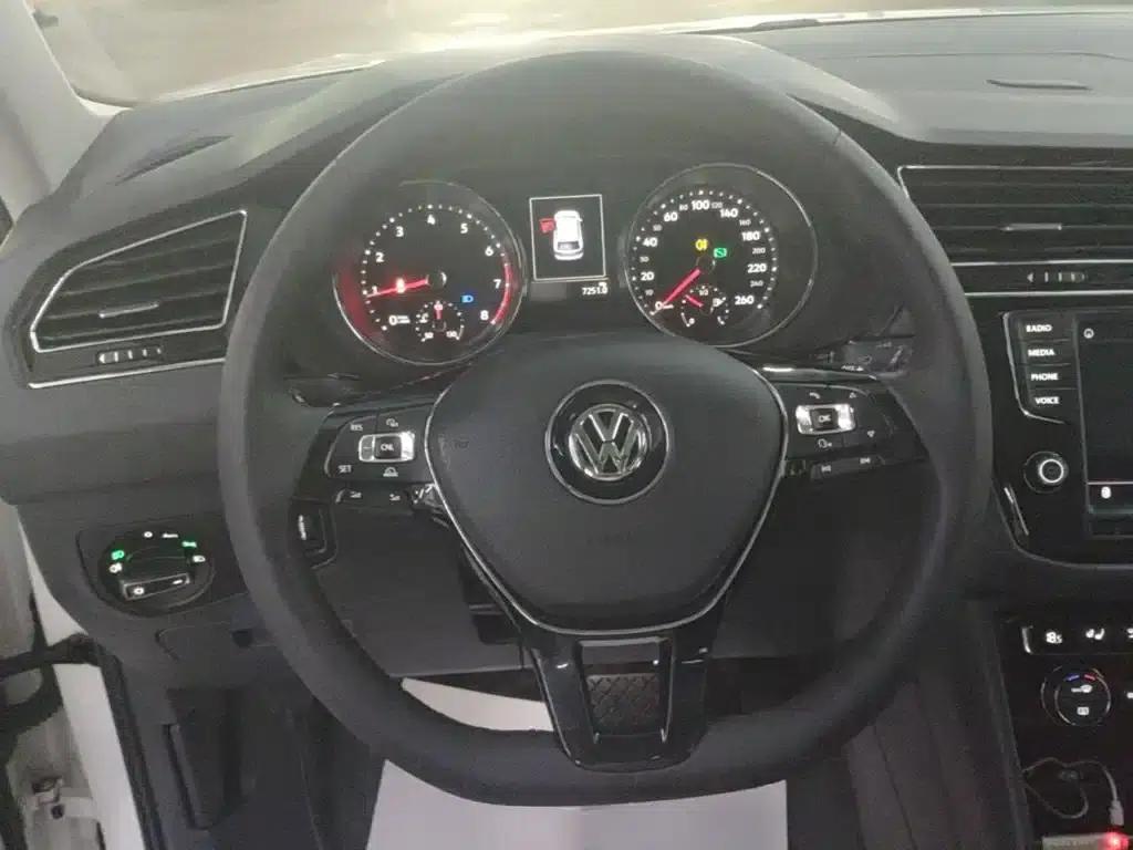 Tiguan L 2017 330TSI Automatic 2WD Luxury Edition — миниатюра 11