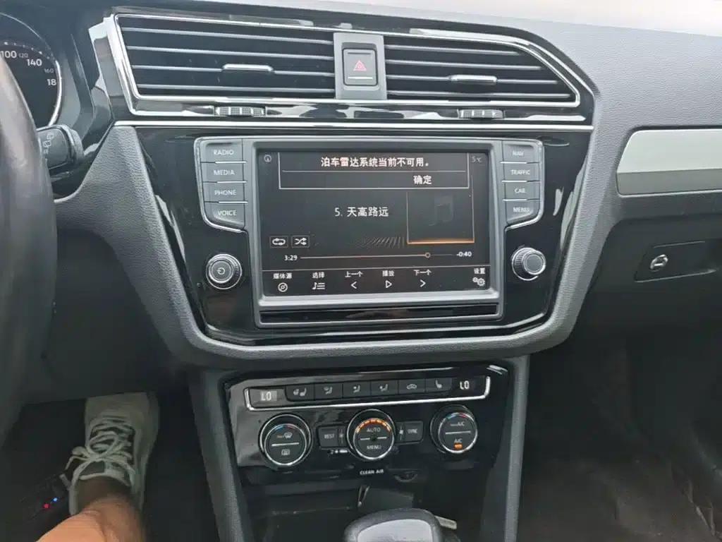 Tiguan L 2017 330TSI Automatic 2WD Luxury Edition — миниатюра 13