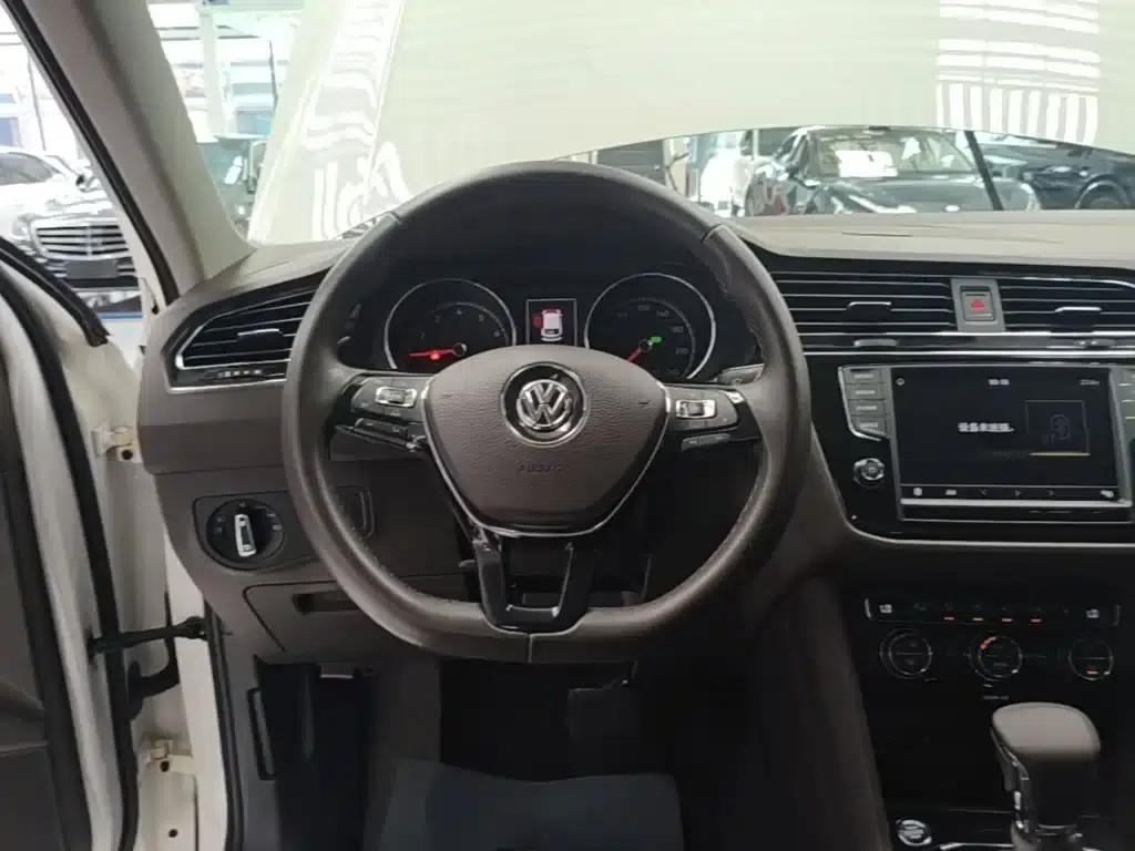 Tiguan L 2017 330TSI Automatic 2WD Flagship Edition — миниатюра 11
