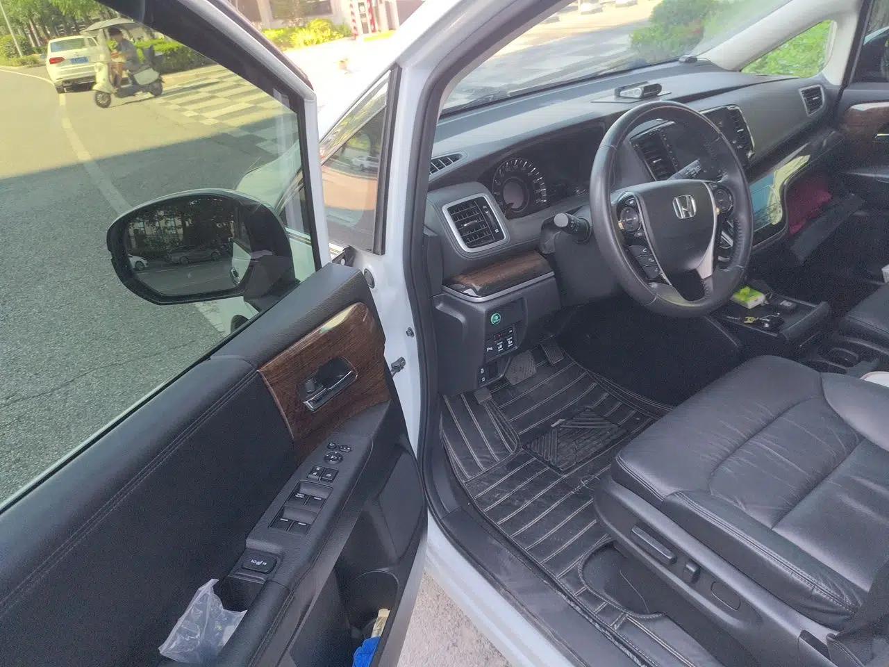 Honda Odyssey 2015 2.4L Smart Edition — миниатюра 16