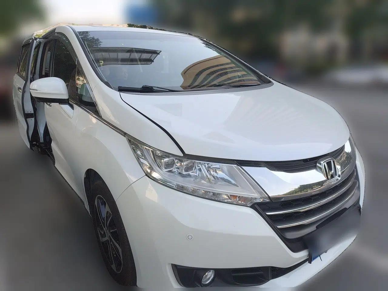 Honda Odyssey 2015 2.4L Smart Edition — миниатюра 3