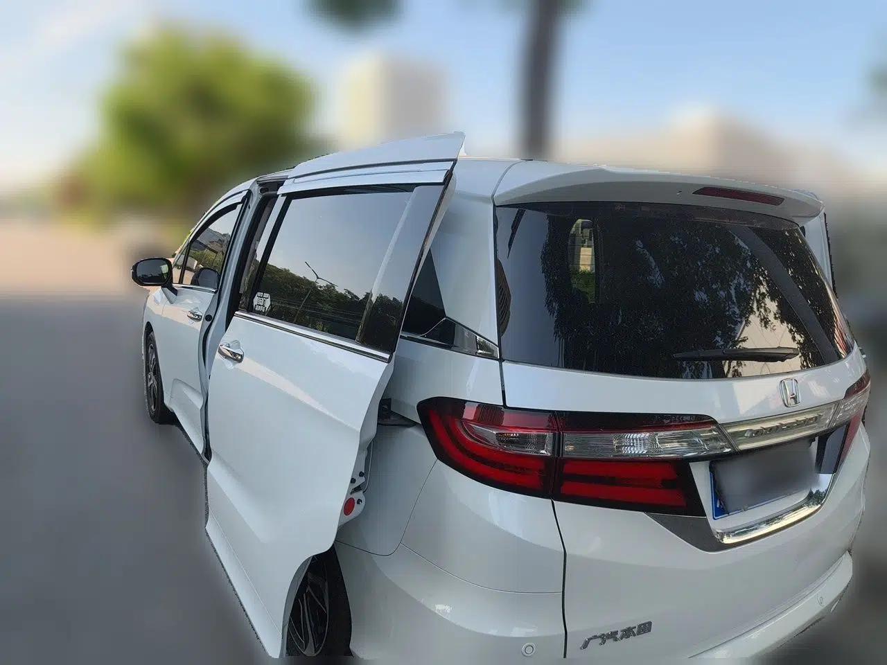 Honda Odyssey 2015 2.4L Smart Edition — миниатюра 4