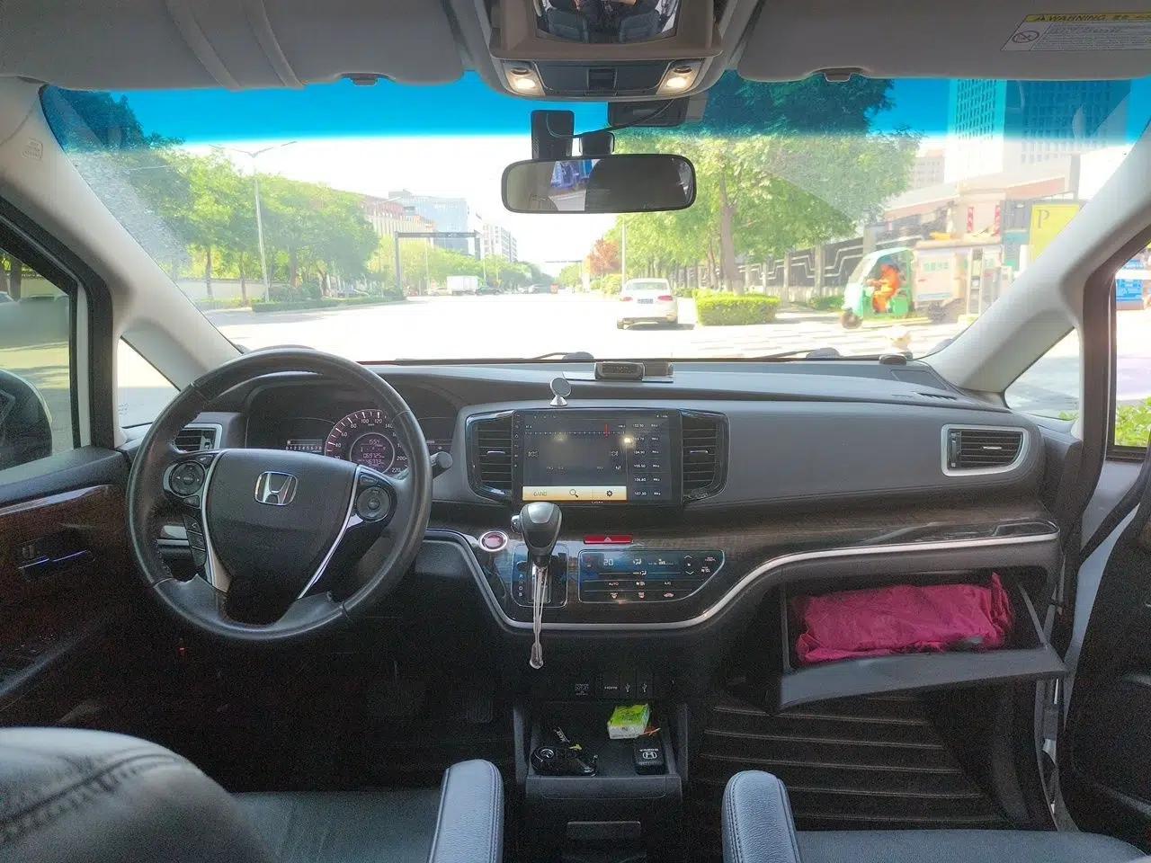 Honda Odyssey 2015 2.4L Smart Edition — миниатюра 9
