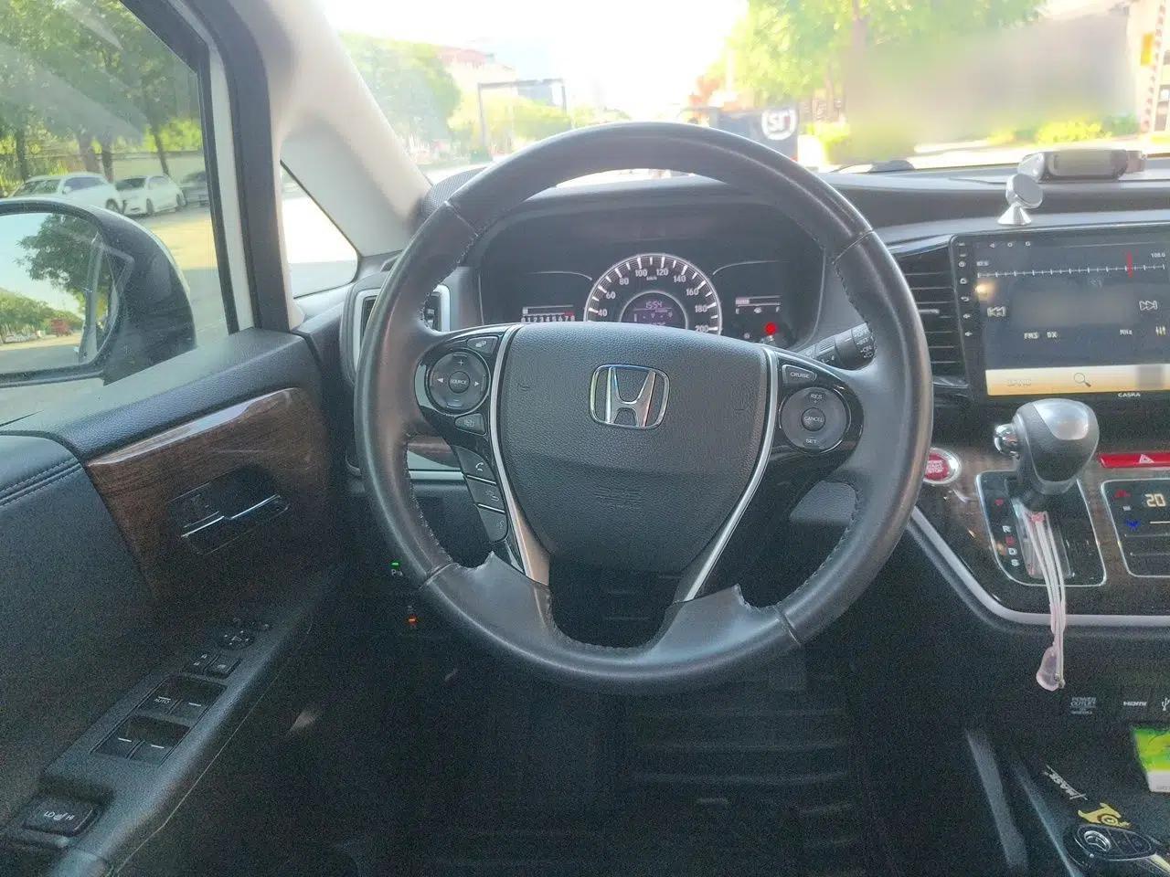 Honda Odyssey 2015 2.4L Smart Edition — миниатюра 10