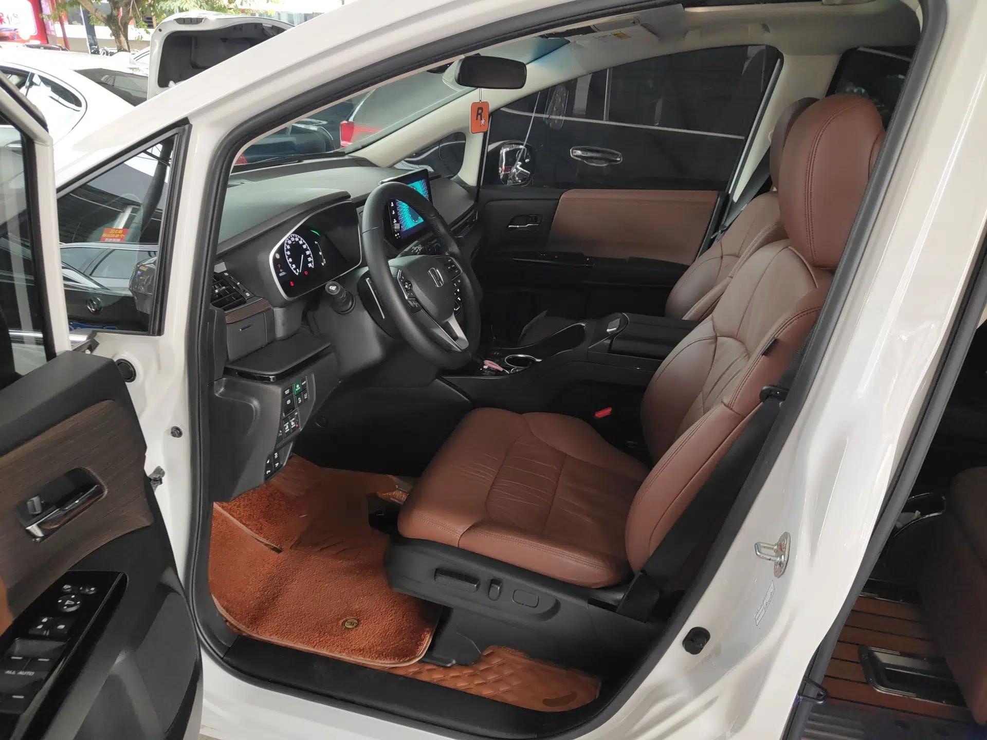 Honda Odyssey 2022 2.0L eHEV Sharp·Luxury Edition — миниатюра 17