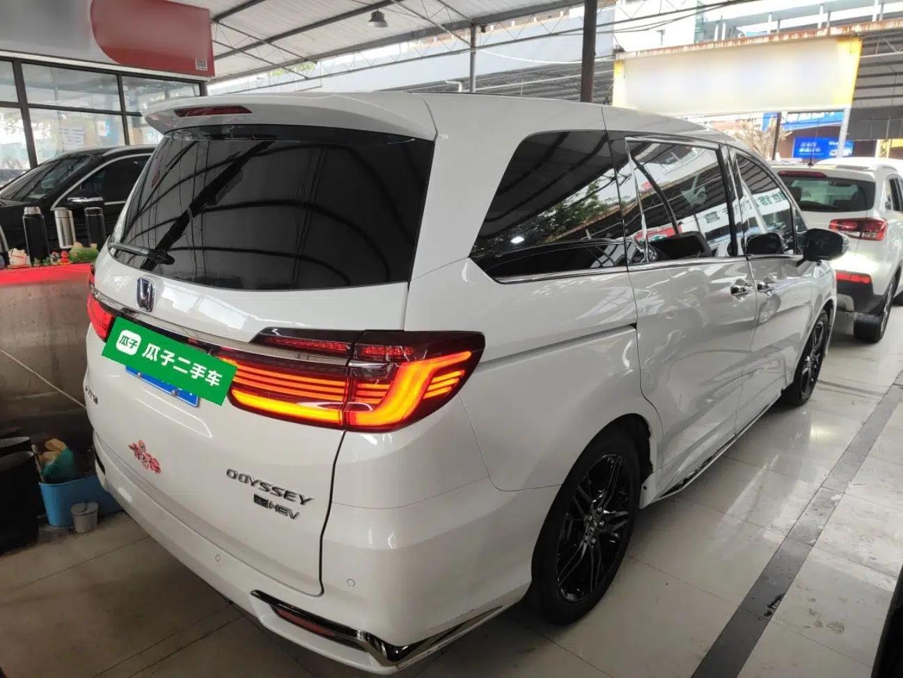 Honda Odyssey 2022 2.0L eHEV Sharp·Luxury Edition — миниатюра 4