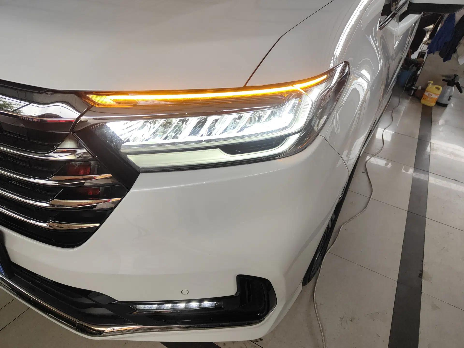 Honda Odyssey 2022 2.0L eHEV Sharp·Luxury Edition — миниатюра 6