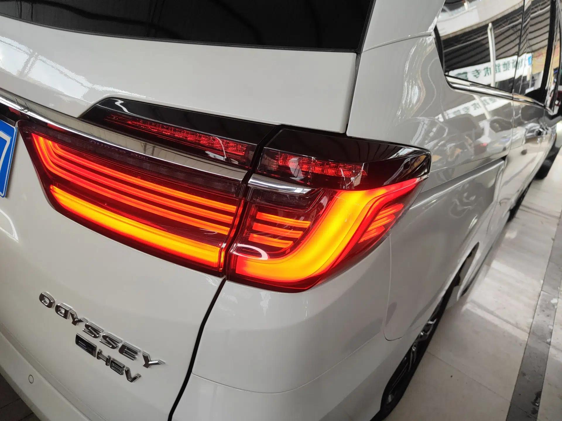 Honda Odyssey 2022 2.0L eHEV Sharp·Luxury Edition — миниатюра 9