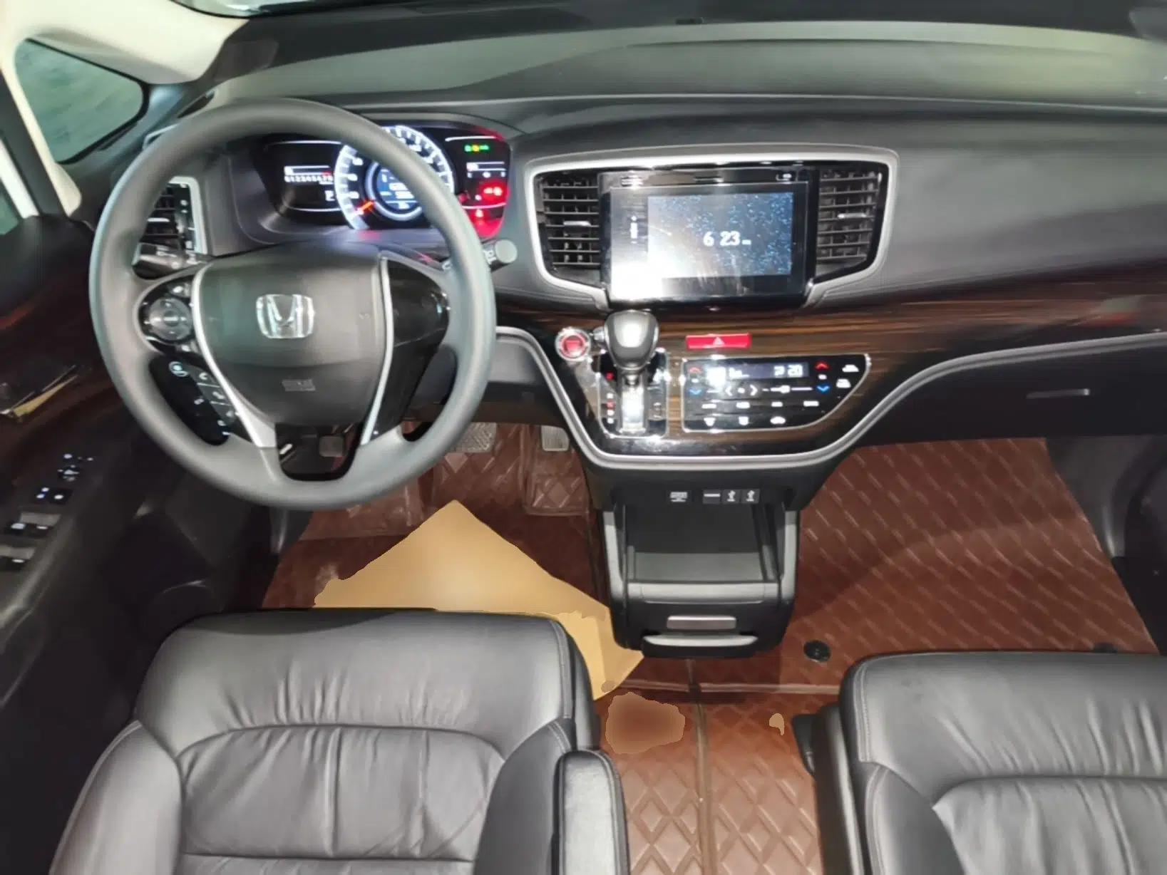 Honda Odyssey 2018 2.4L Luxury Edition — миниатюра 12