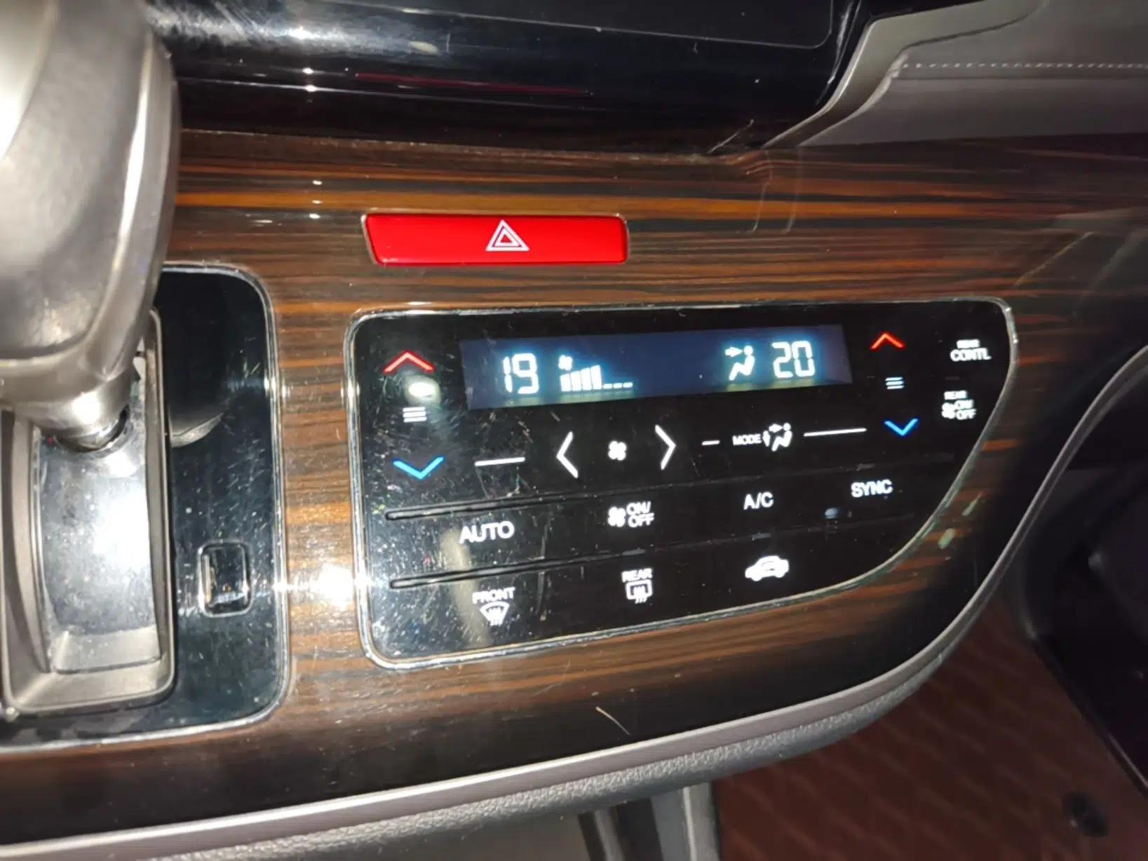 Honda Odyssey 2018 2.4L Luxury Edition — миниатюра 15