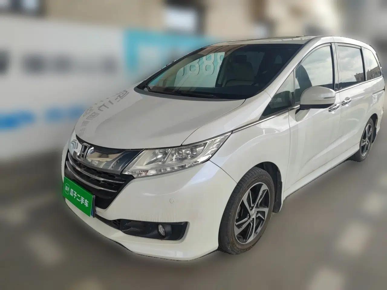 Honda Odyssey 2015 2.4L Supreme Edition — миниатюра 1