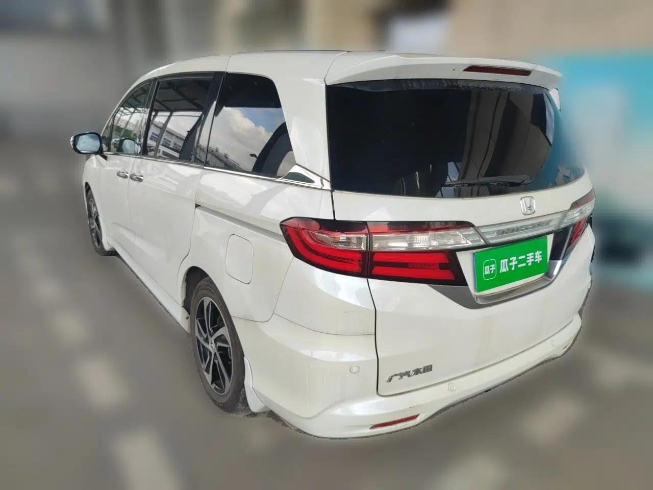 Honda Odyssey 2015 2.4L Supreme Edition — миниатюра 4