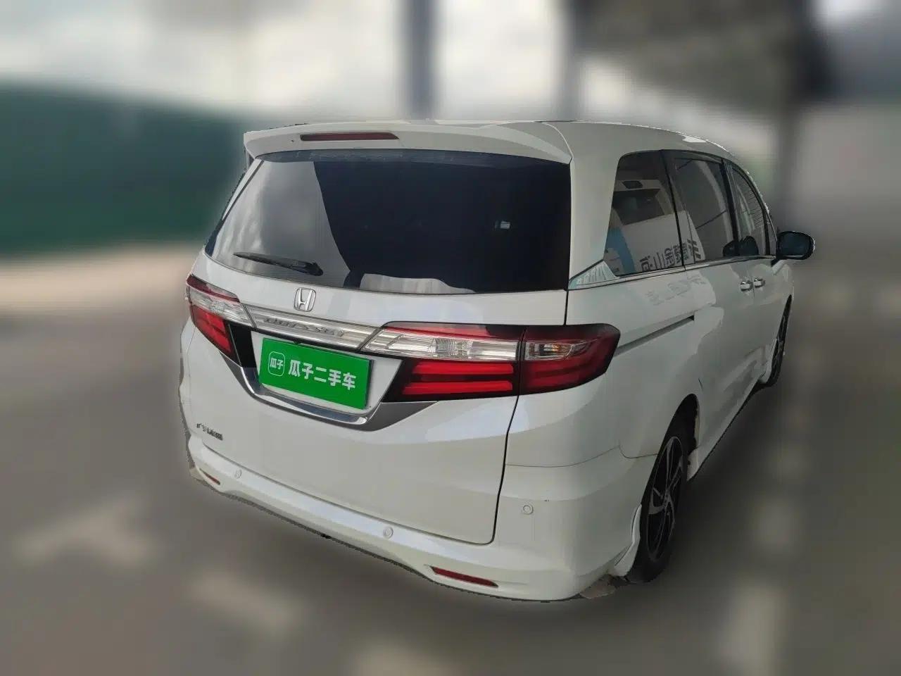 Honda Odyssey 2015 2.4L Supreme Edition — миниатюра 6