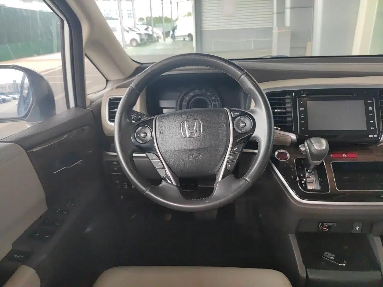 Honda Odyssey 2015 2.4L Supreme Edition — миниатюра 10