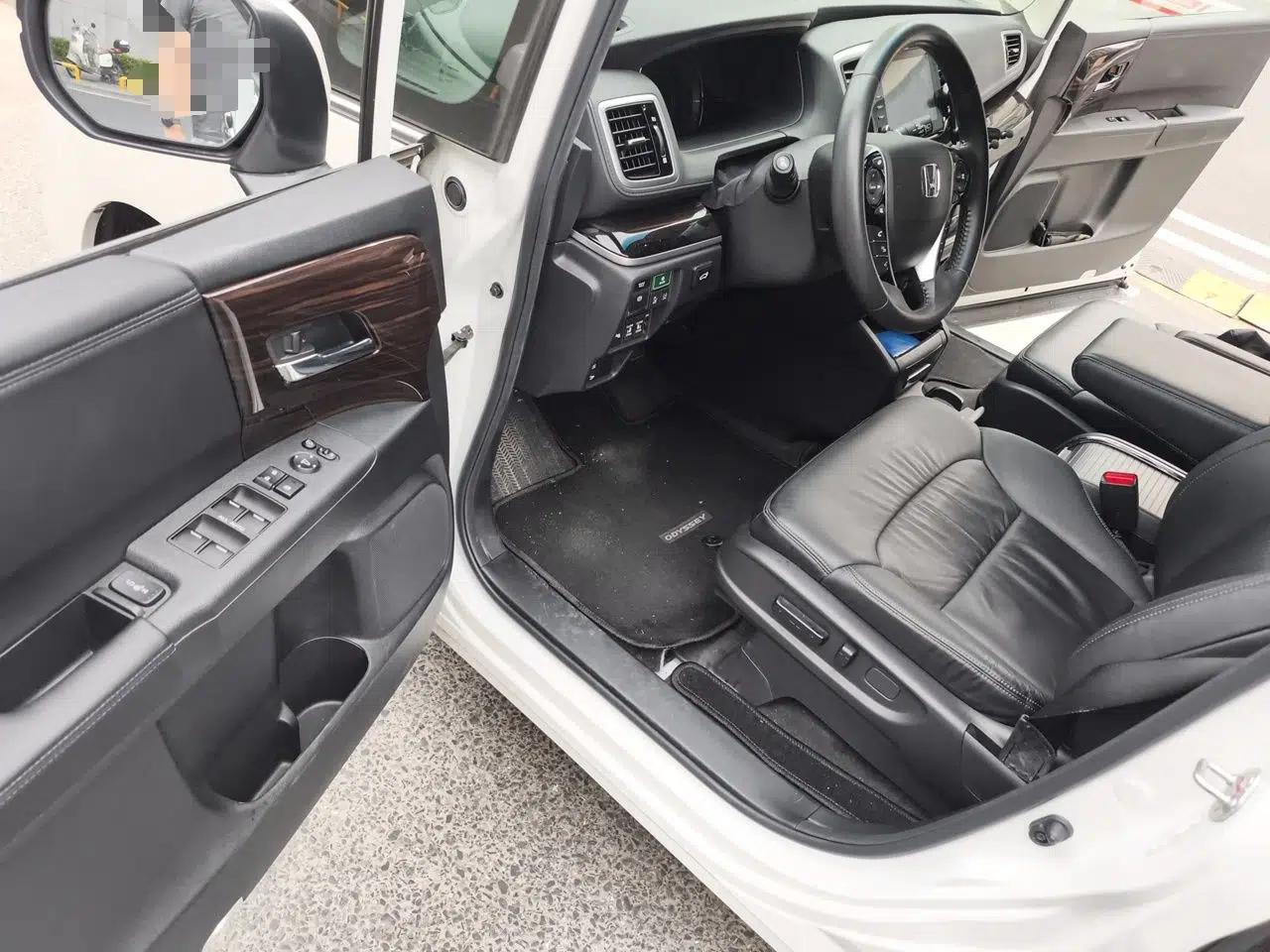 Honda Odyssey 2019 2.0L Rui·Zhi Zhen Edition — миниатюра 16