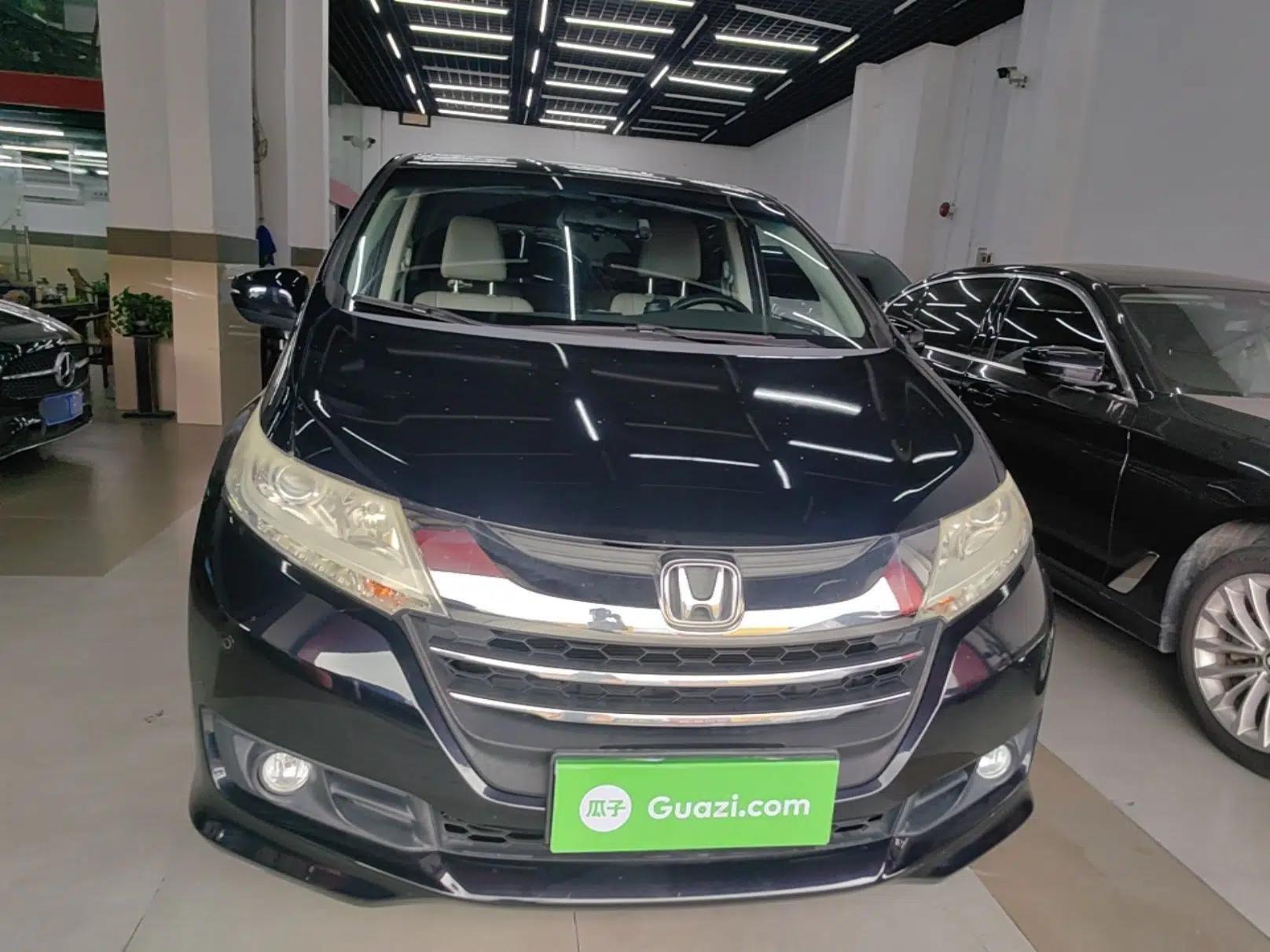 Honda Odyssey 2015 Revised 2.4L Luxury Edition — миниатюра 2