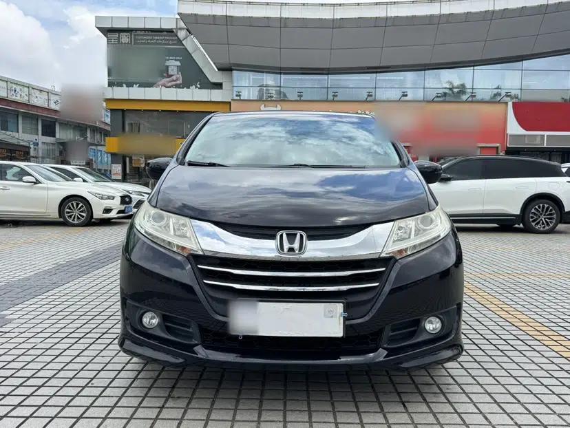 Honda Odyssey 2015 Revised 2.4L Luxury Edition — миниатюра 16
