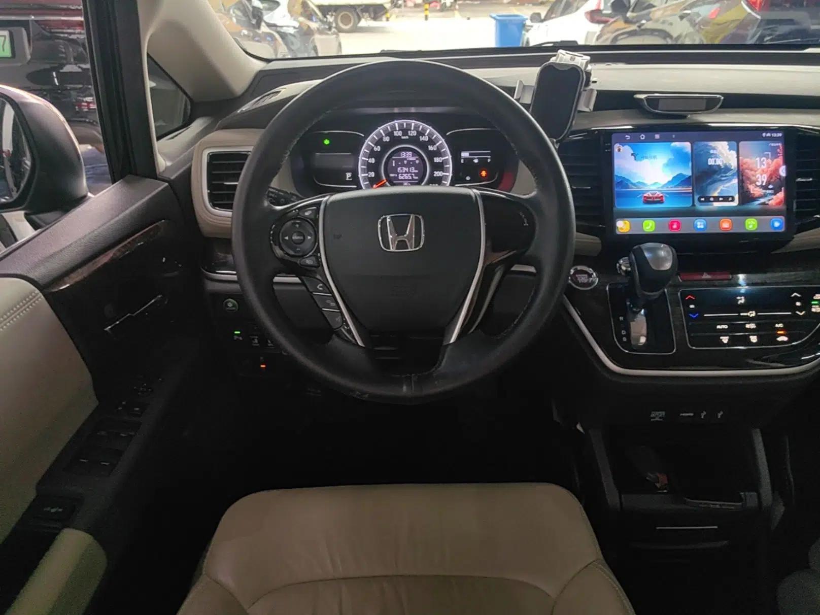 Honda Odyssey 2015 Revised 2.4L Luxury Edition — миниатюра 21