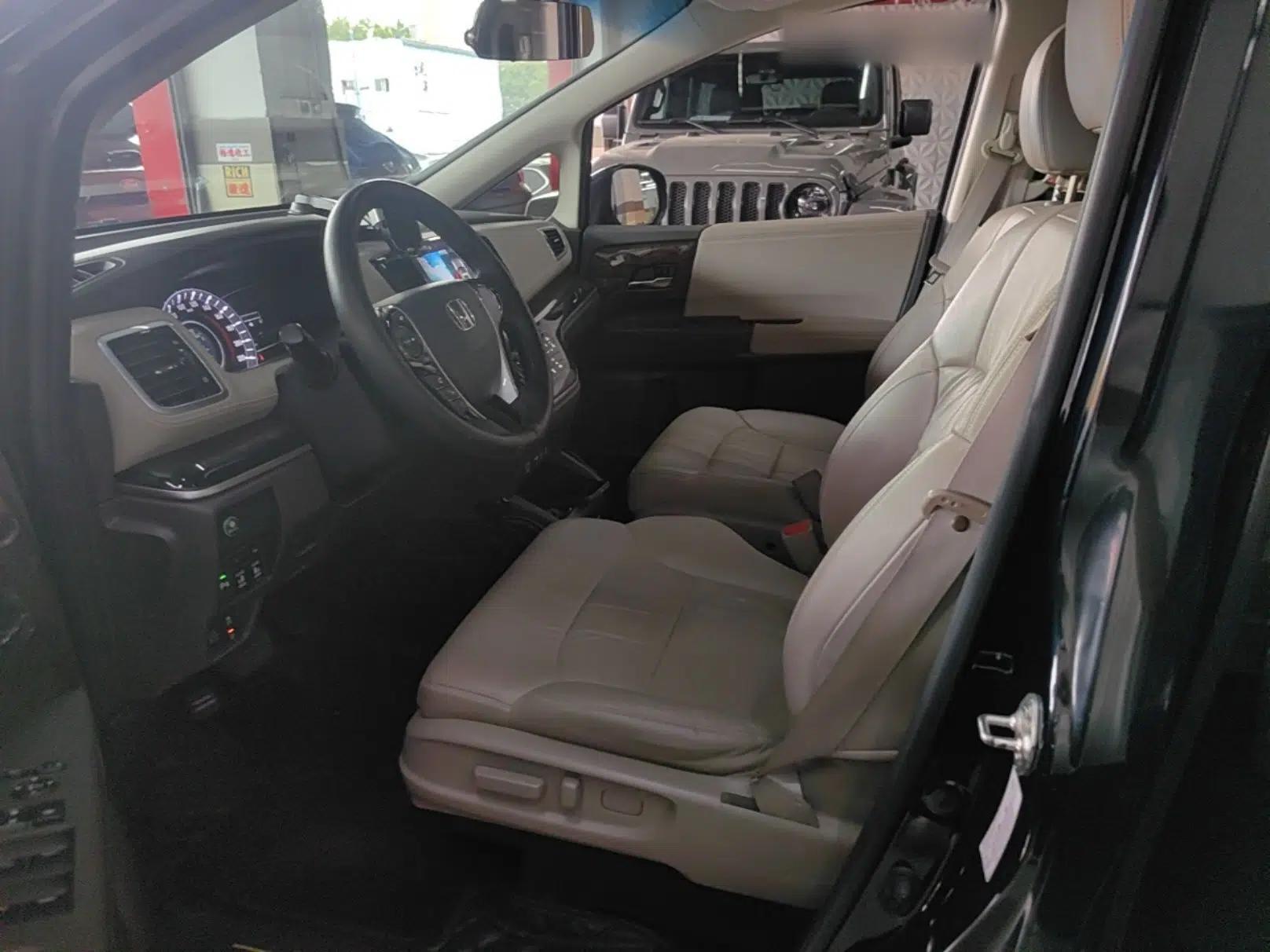 Honda Odyssey 2015 Revised 2.4L Luxury Edition — миниатюра 25