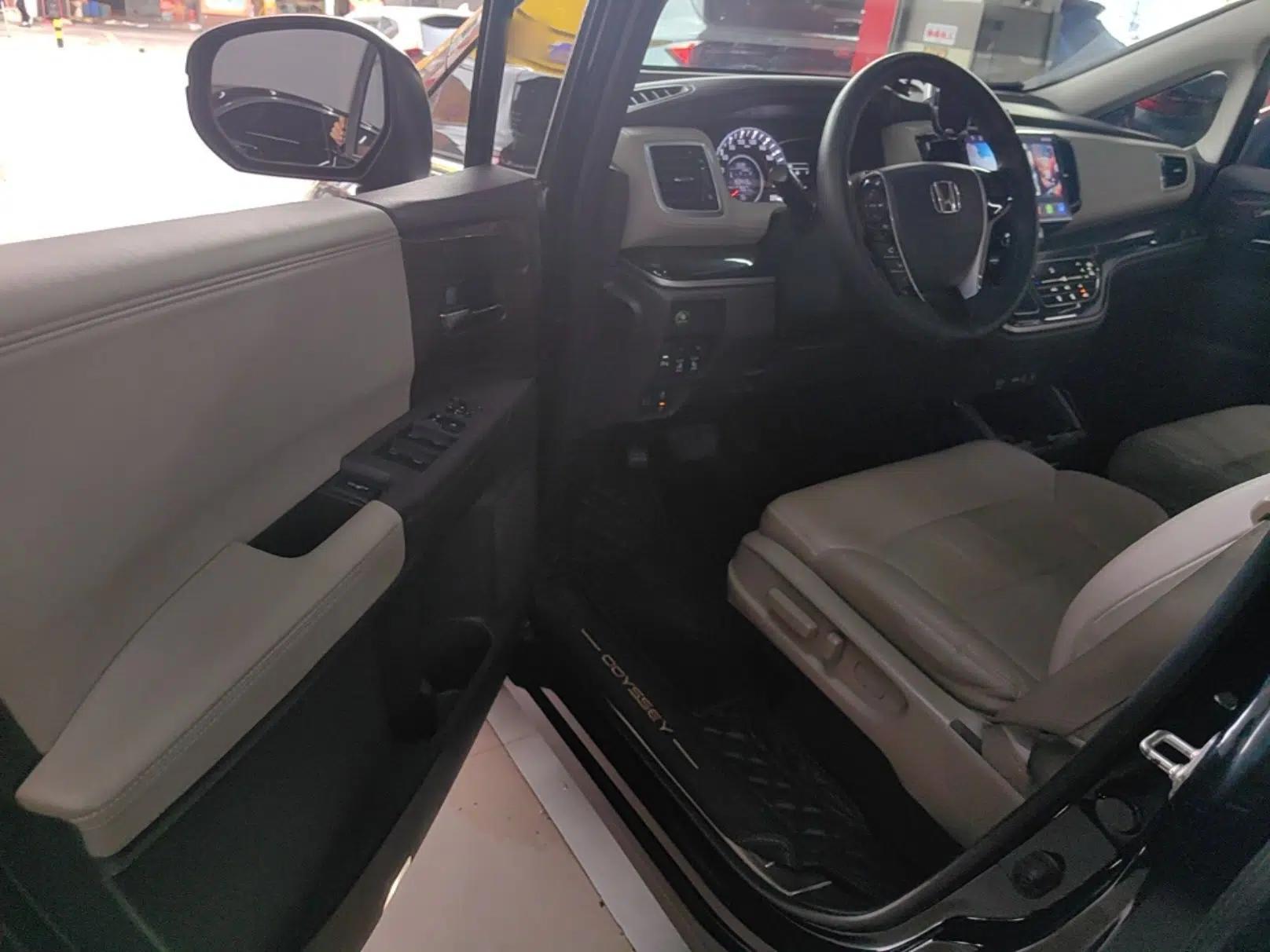 Honda Odyssey 2015 Revised 2.4L Luxury Edition — миниатюра 26